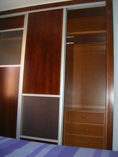 Puerta corredera con cristal